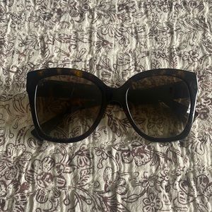 GUCCI sunglasses. ☀️